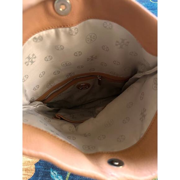 Tory Burch Amanda Pebbled Leather Foldover Crossbody Bag - Picture 6 of 8